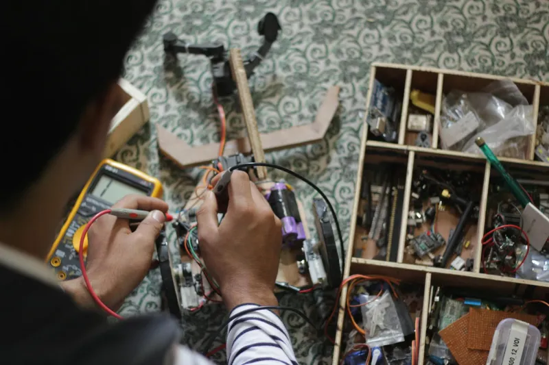 The Janitor Who Patented the Future: How Lonnie Johnson Went from Mopping Floors to Inventing the Most Iconic Toy of the 20th Century